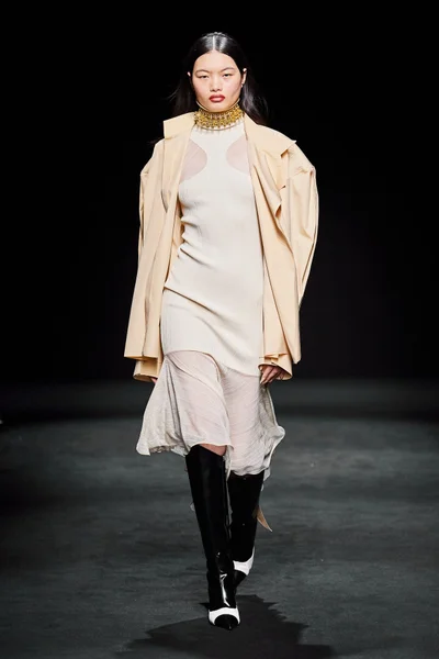 Look 15
